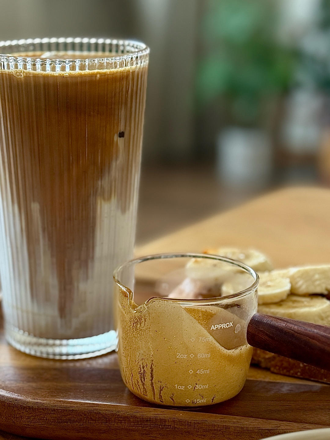 一杯提神冰拿铁