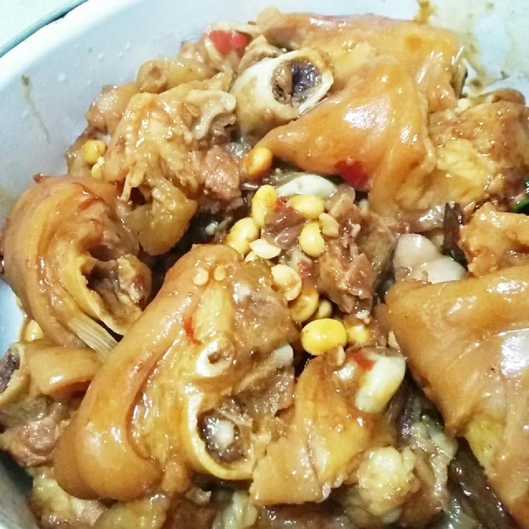 黄豆焖猪脚
