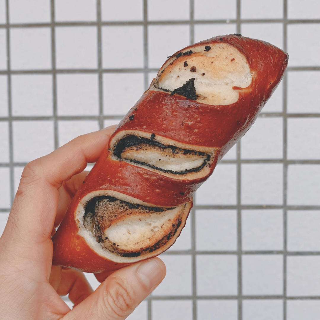 天然酵种(鲁邦种)低温发酵 媲美上海88Bakery, 超越北京凯宾斯基的德式碱水面包 普雷结 最详细配方
