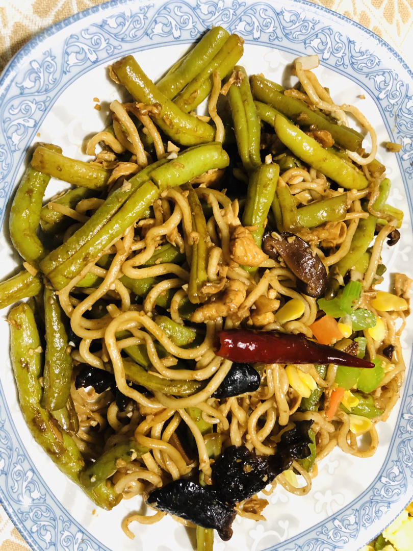 鸡肉豆角焖面