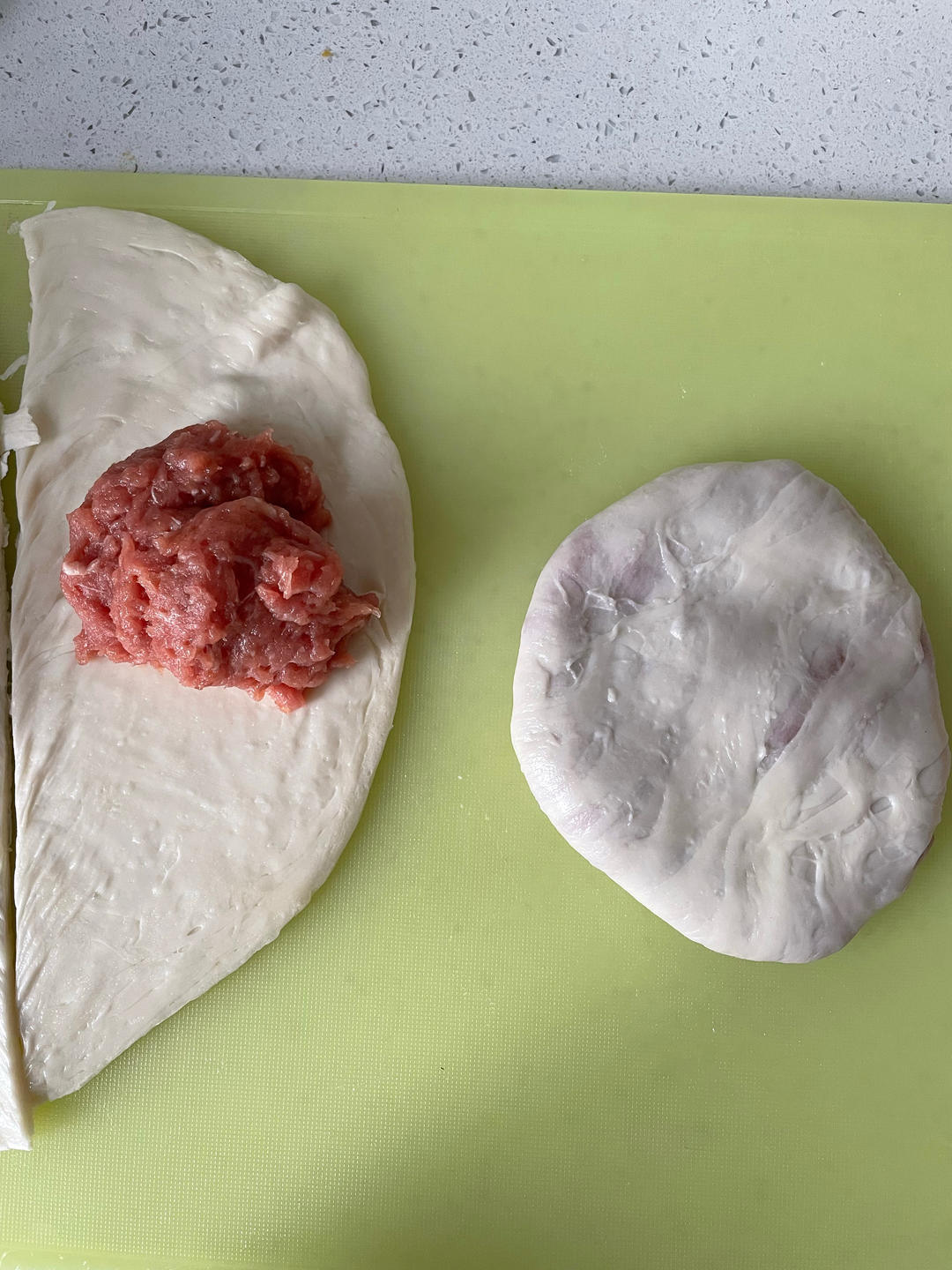 不用和面的快手锅盔，猪肉洋葱锅盔（手抓饼版），酥掉渣超好吃，凉了也不硬