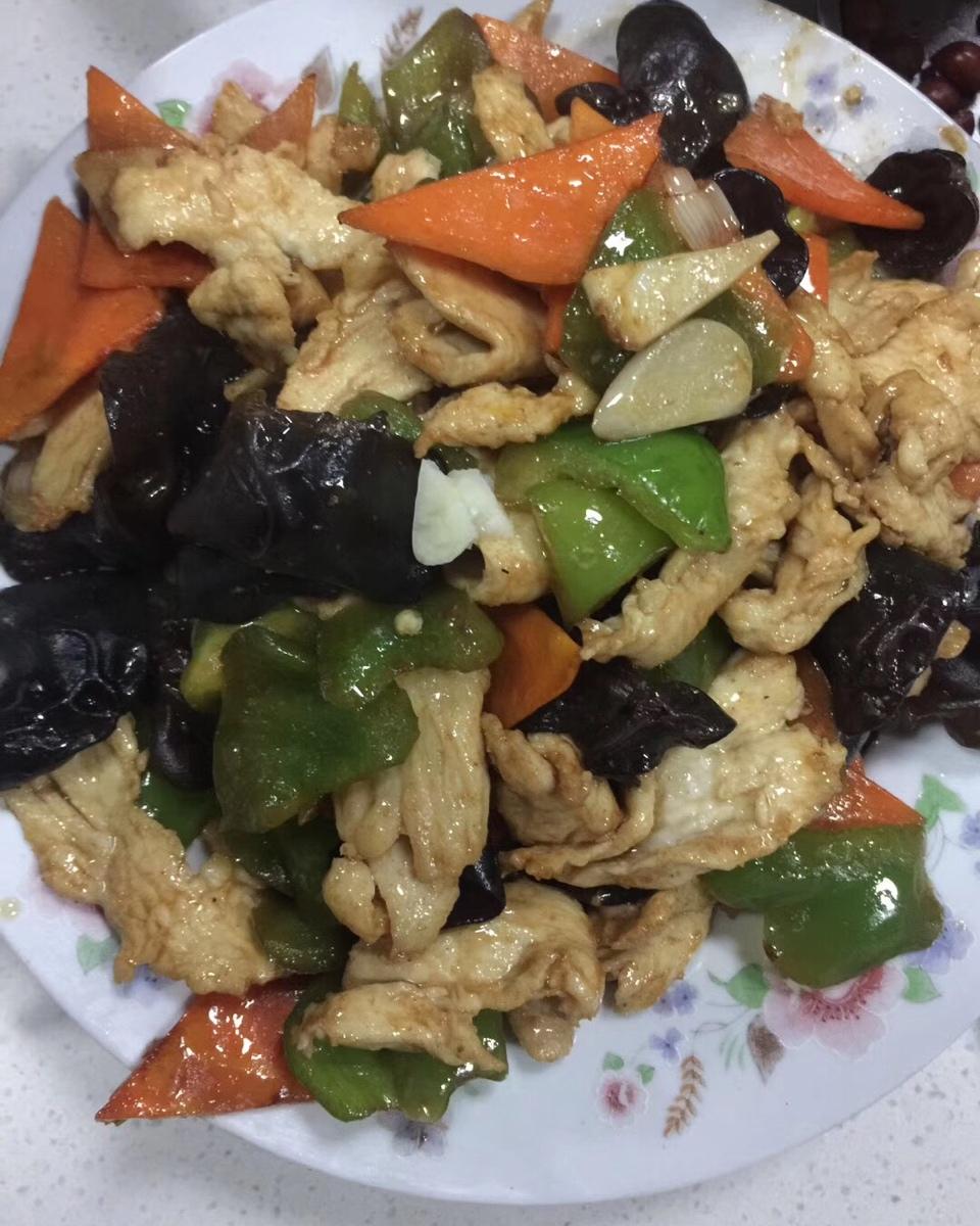 把鸡肉炒的嫩嫩的：青椒溜鸡片