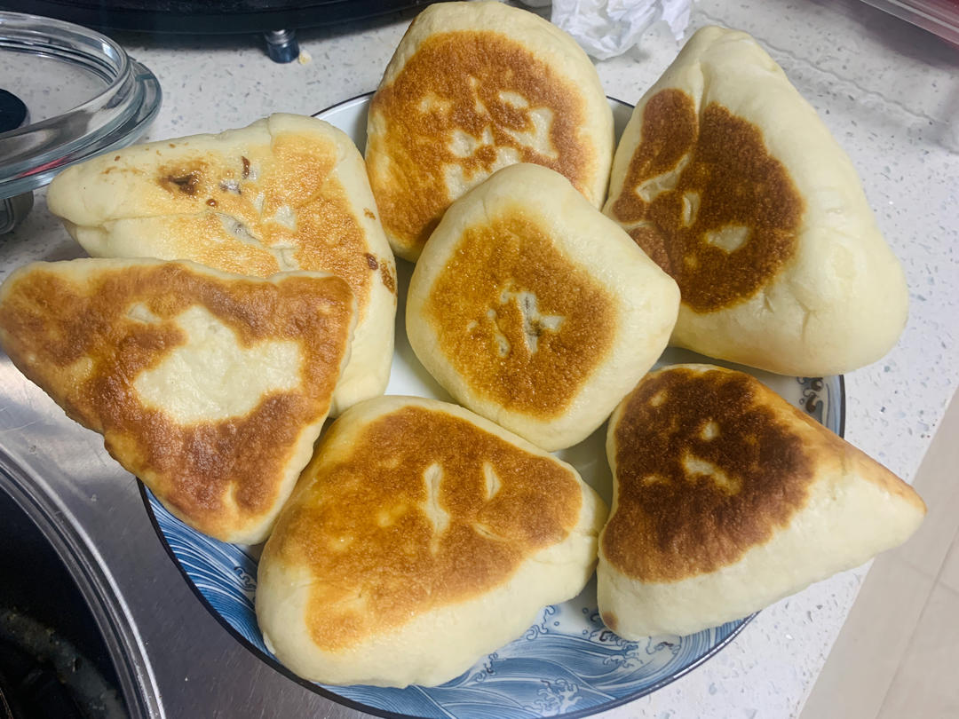 不放一滴油   奶香发面红糖饼   外皮酥脆  内里暄软   凉了都好吃   附细节视频