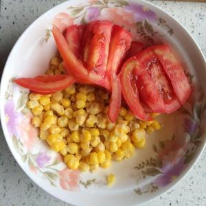 番茄肉末玉米粒的做法 步骤1