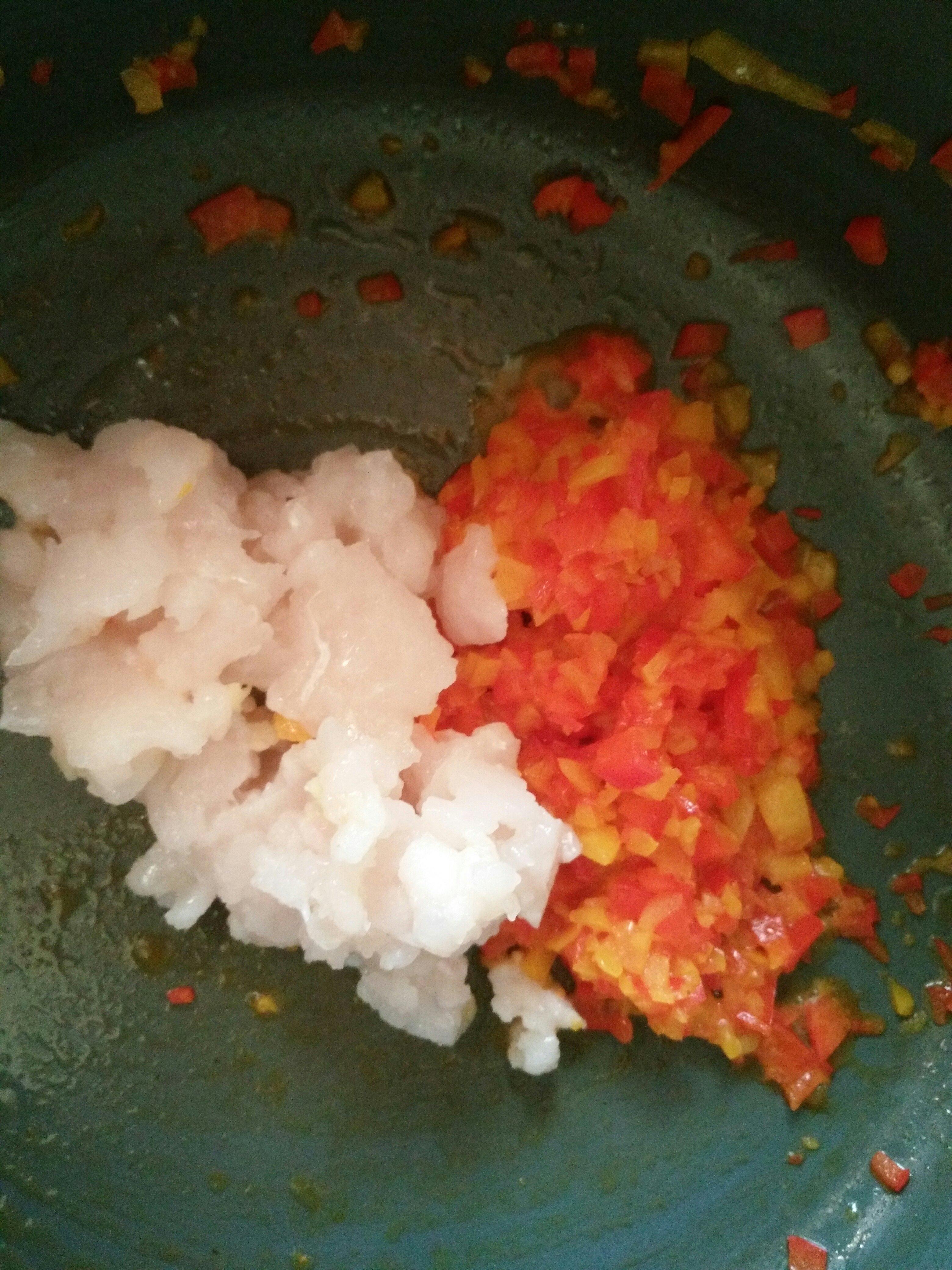 彩椒鳕鱼粥的做法 步骤3