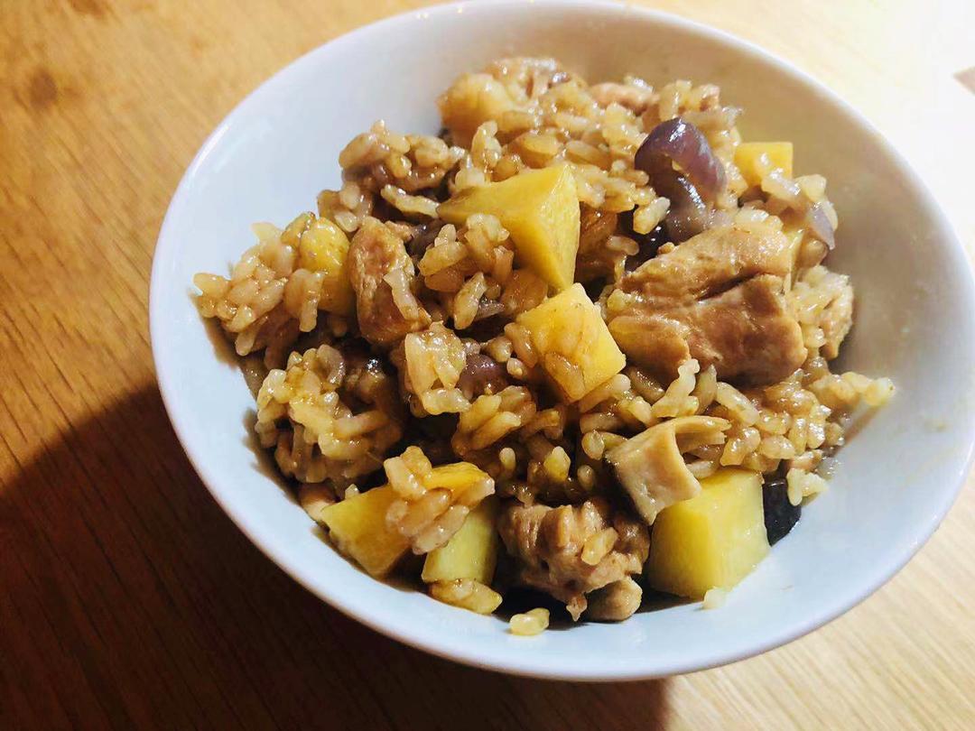【香菇鸡肉焖饭】