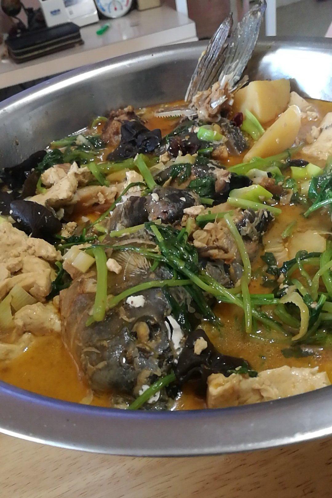 铁锅炖鱼