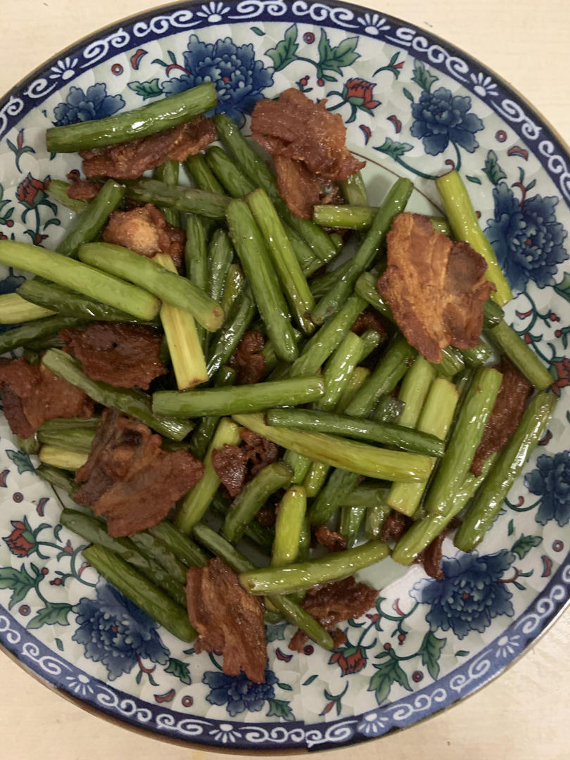 嘎嘣脆的五花肉炒蒜苔