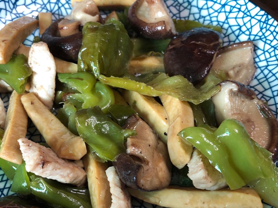 青椒炒香菇