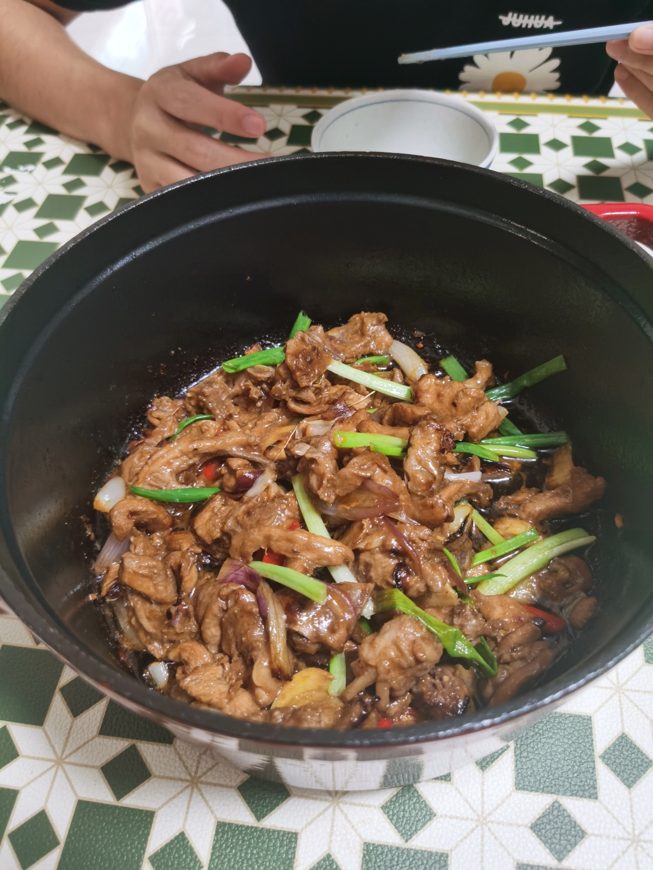 浓香沙姜啫啫鸡煲