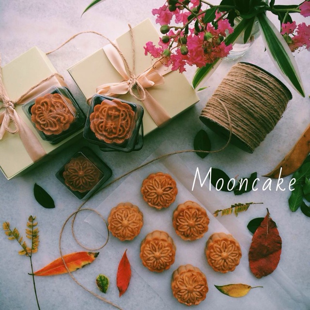 广式蛋黄莲蓉月饼