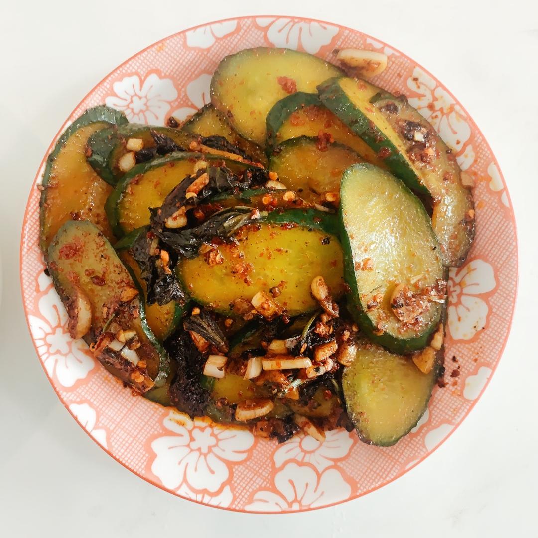 紫苏炒黄瓜