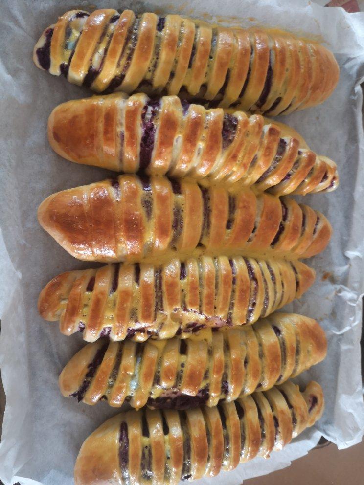 紫薯毛毛虫面包