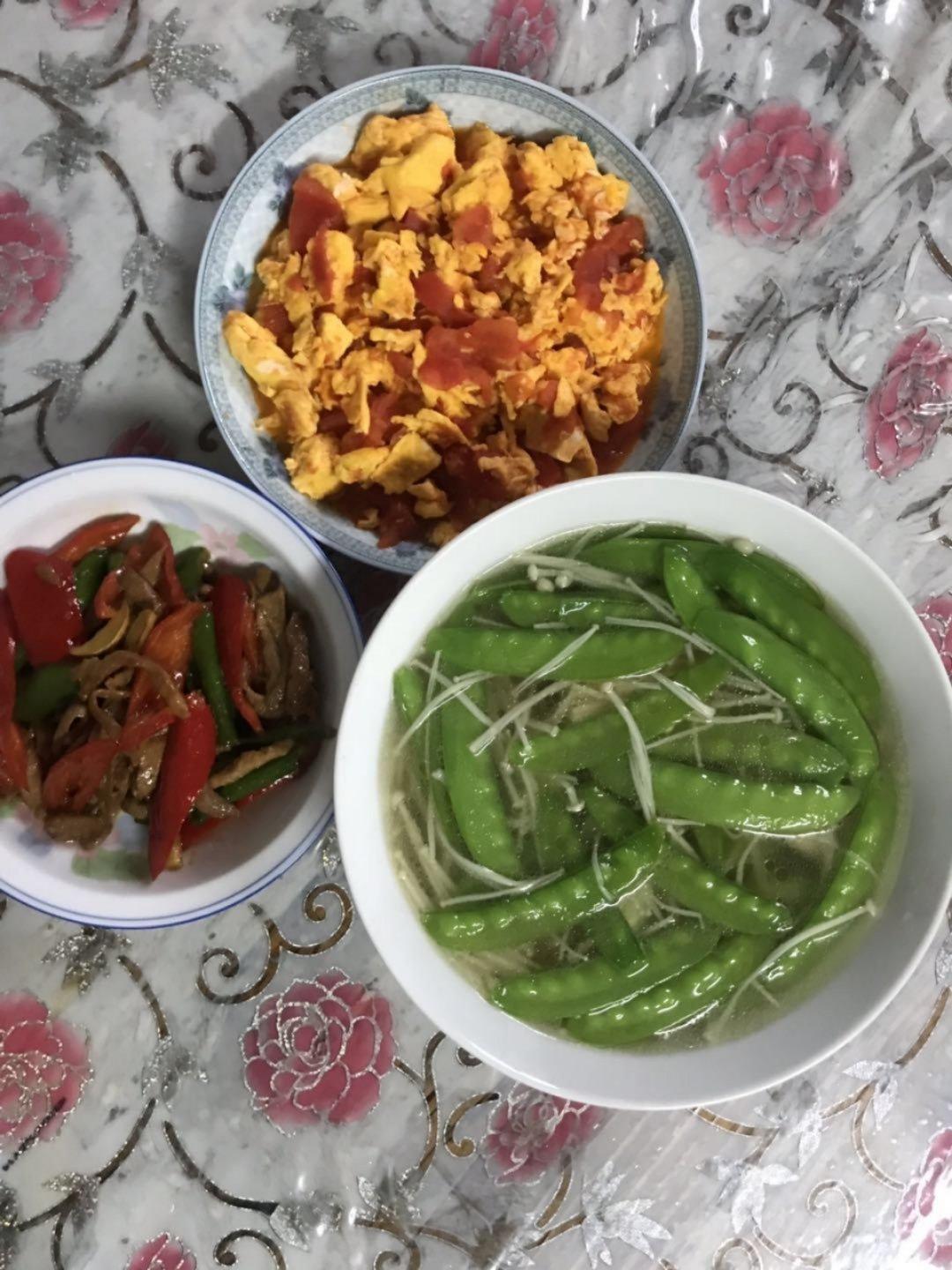 荷兰豆金针菇蔬菜汤