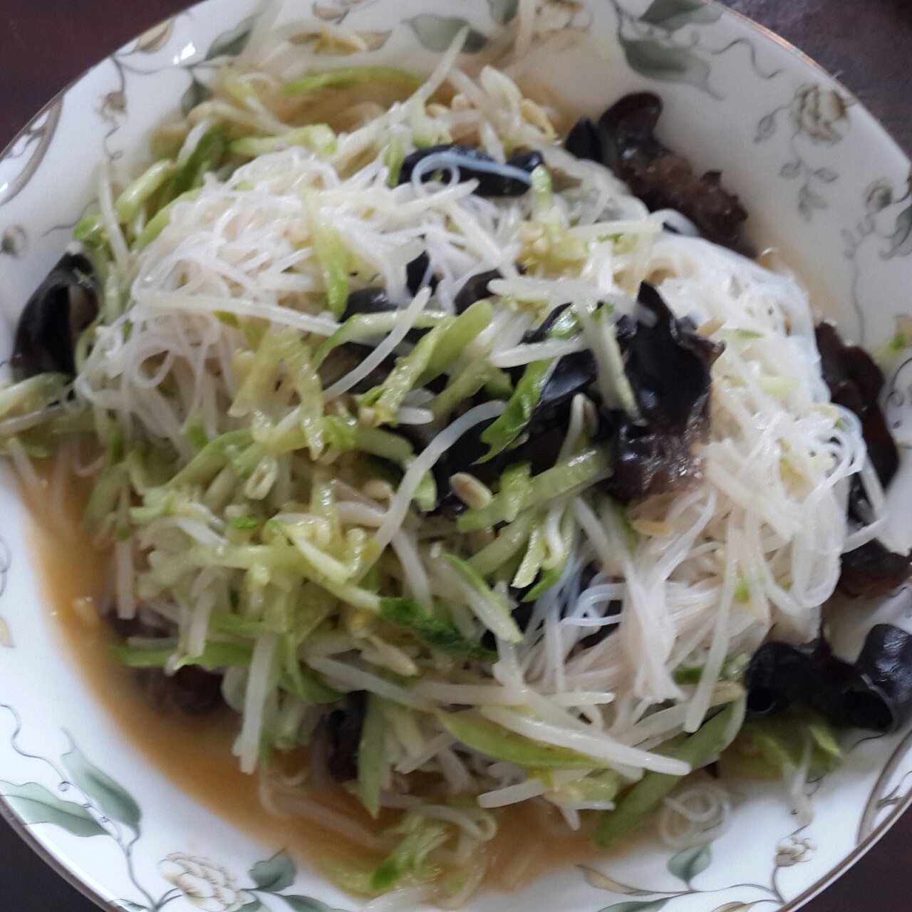 凉拌豆芽黄瓜菜