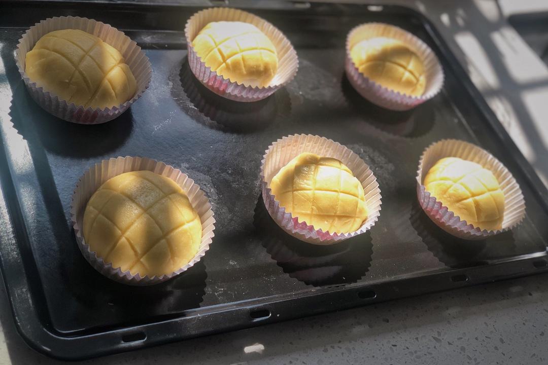 好吃到炸裂的港式菠萝包（附带制作酥皮的小视频）