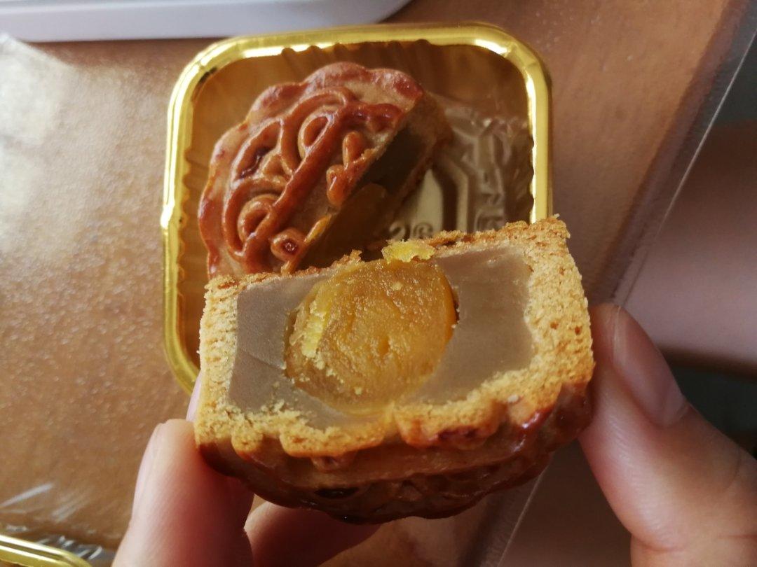 广式月饼—蛋黄莲蓉月饼