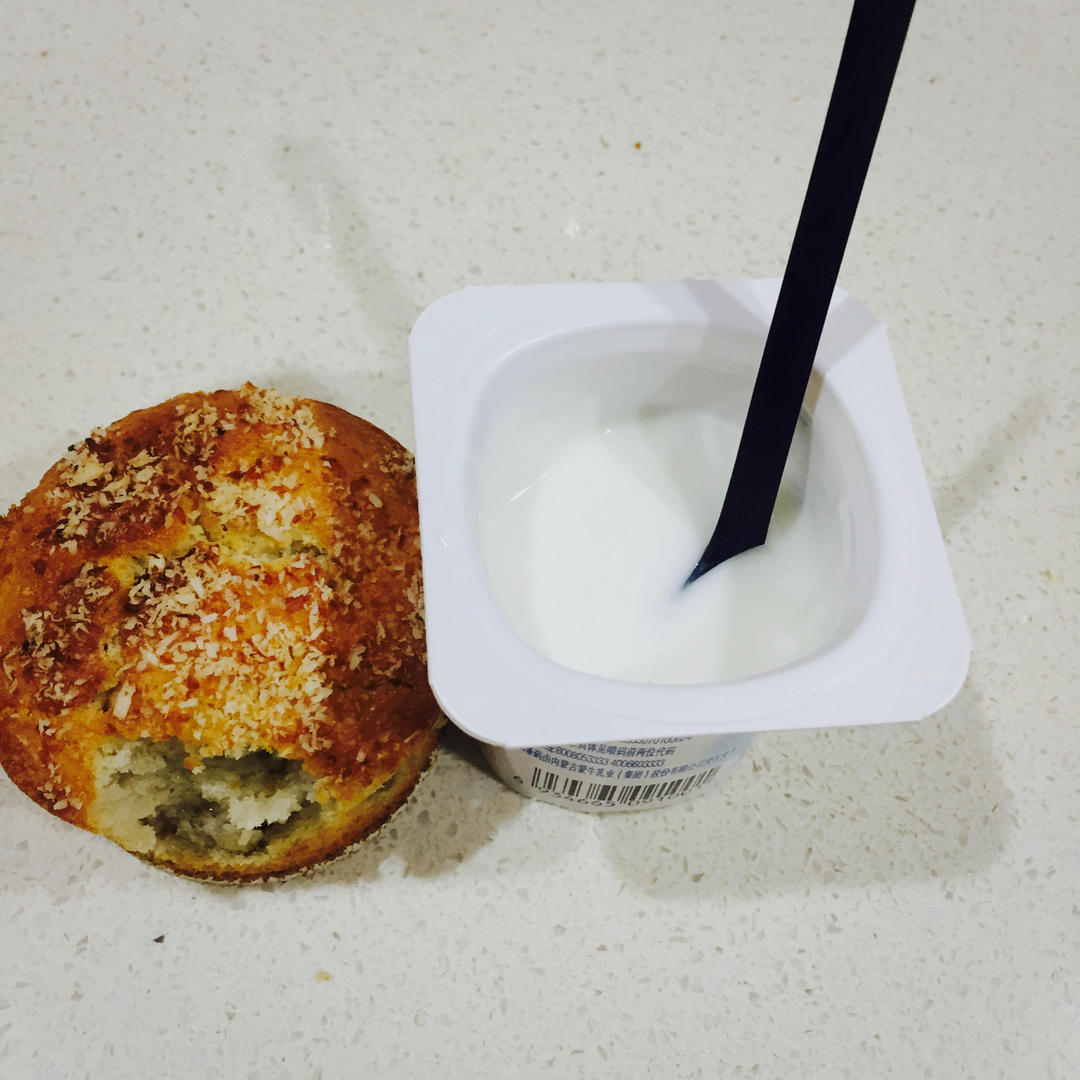 椰丝香蕉杯蛋糕