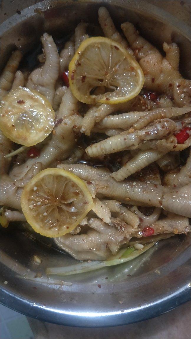 【酸辣无骨凤爪】