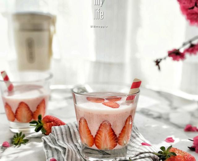 草莓酸奶奶昔的做法