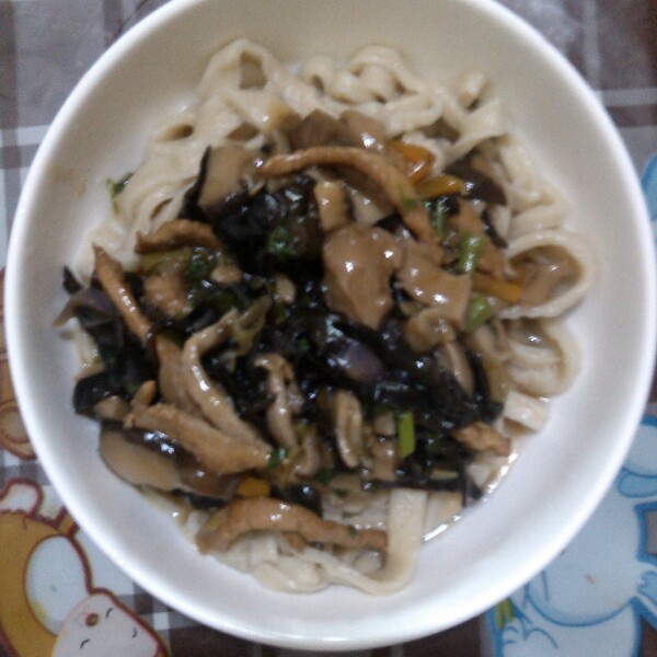 香菇肉酱面