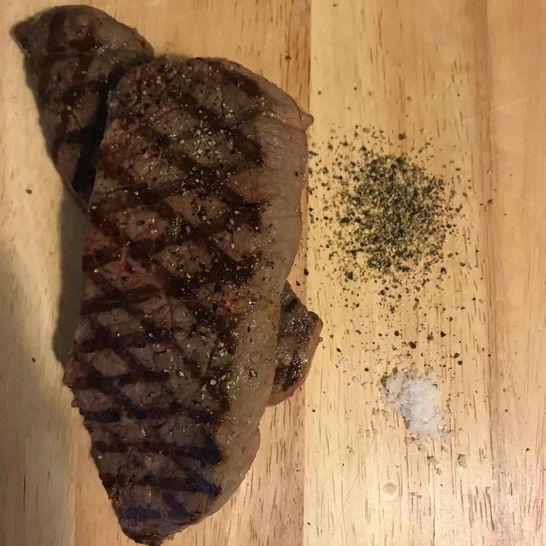 四分钟煎好一块鲜嫩多汁的牛排