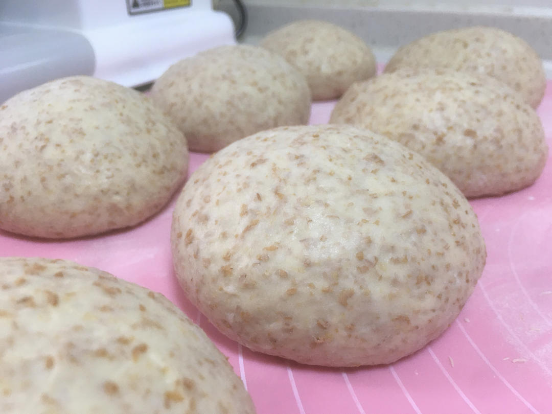 柔软的蜂蜜牛乳全麦吐司