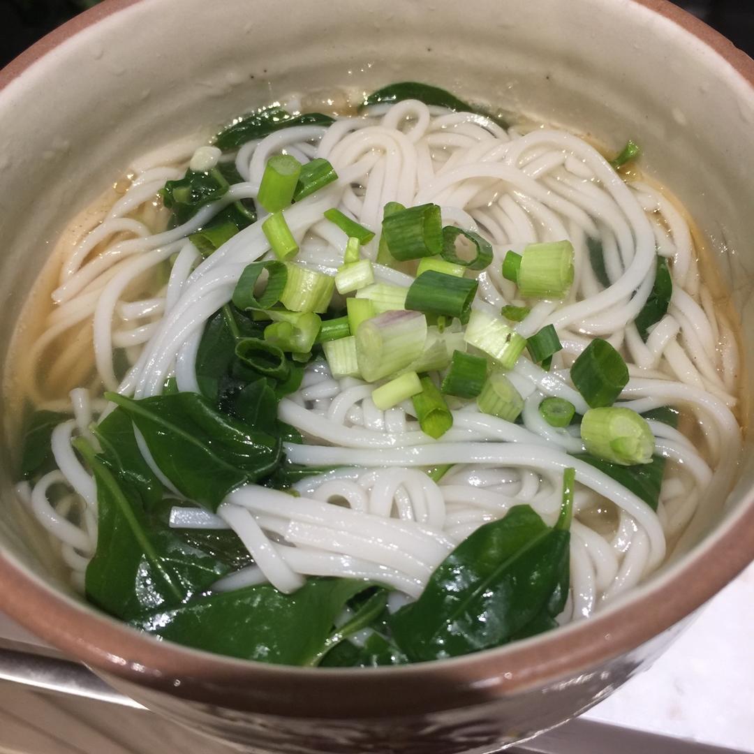 athena颍淇做的小白菜苗清汤面