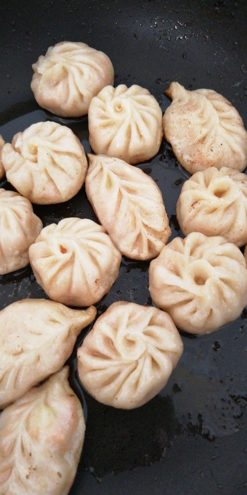 饺子皮做的酱肉小包子