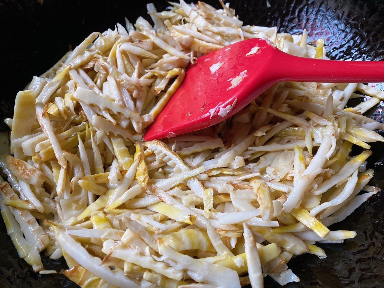 鲜笋的一种吃法与保存方法——笋丝雪菜与罐头的做法 步骤13