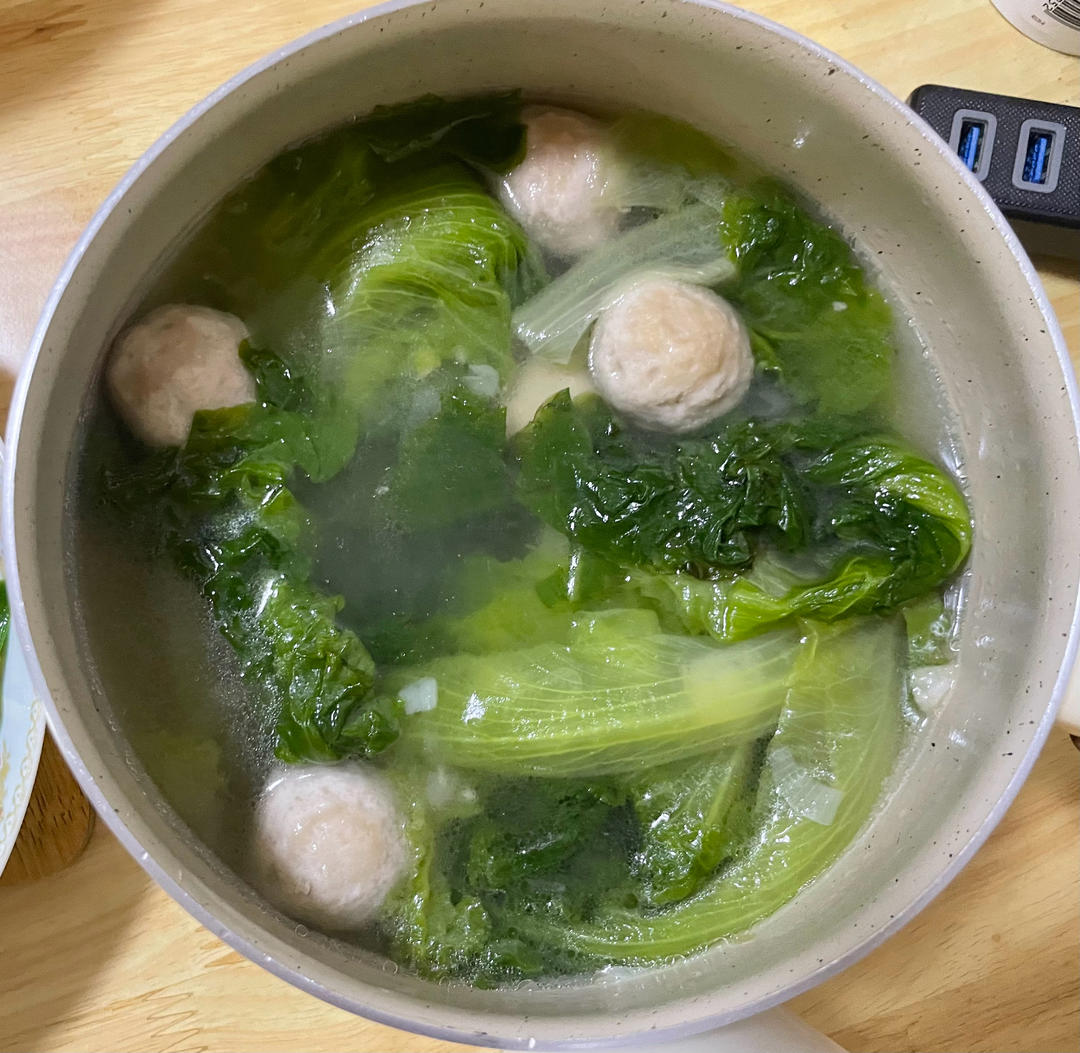 简单快手的潮汕家常汤-牛肉丸生菜汤
