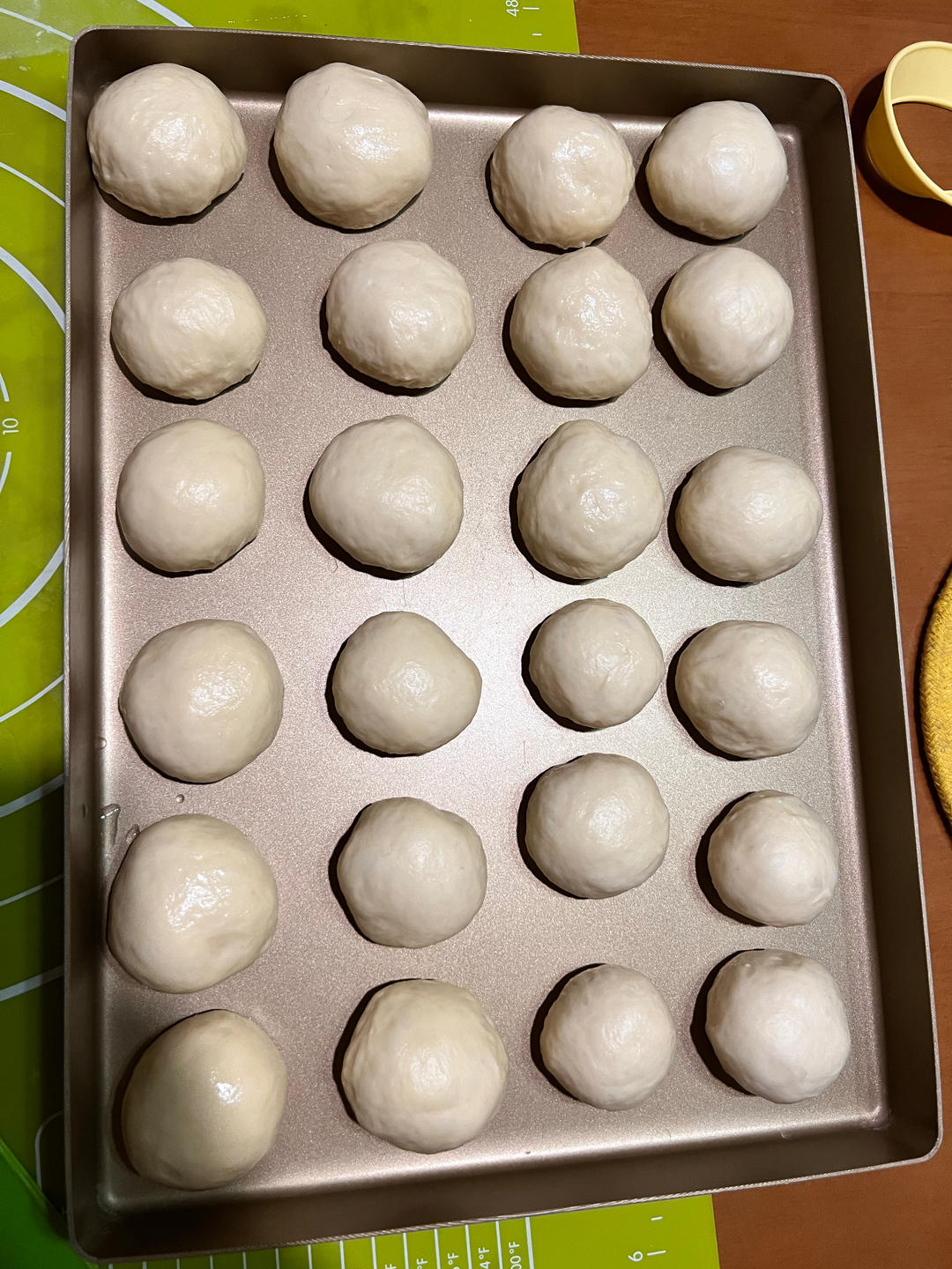 一次发酵，松软拉丝的牛奶小餐包