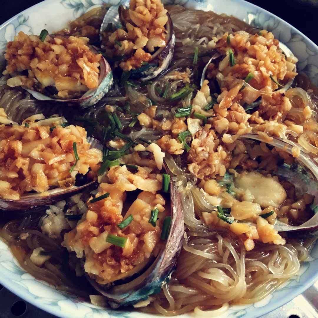 蒜蓉粉丝蒸鲍鱼