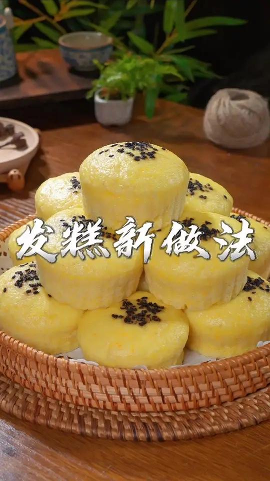 很多人都不知道，家里常见的几种食材，山药，胡萝卜，苹果搭配在一起，就能做出一道老人孩子都爱吃的美食#苹果山药发糕#锡纸碗