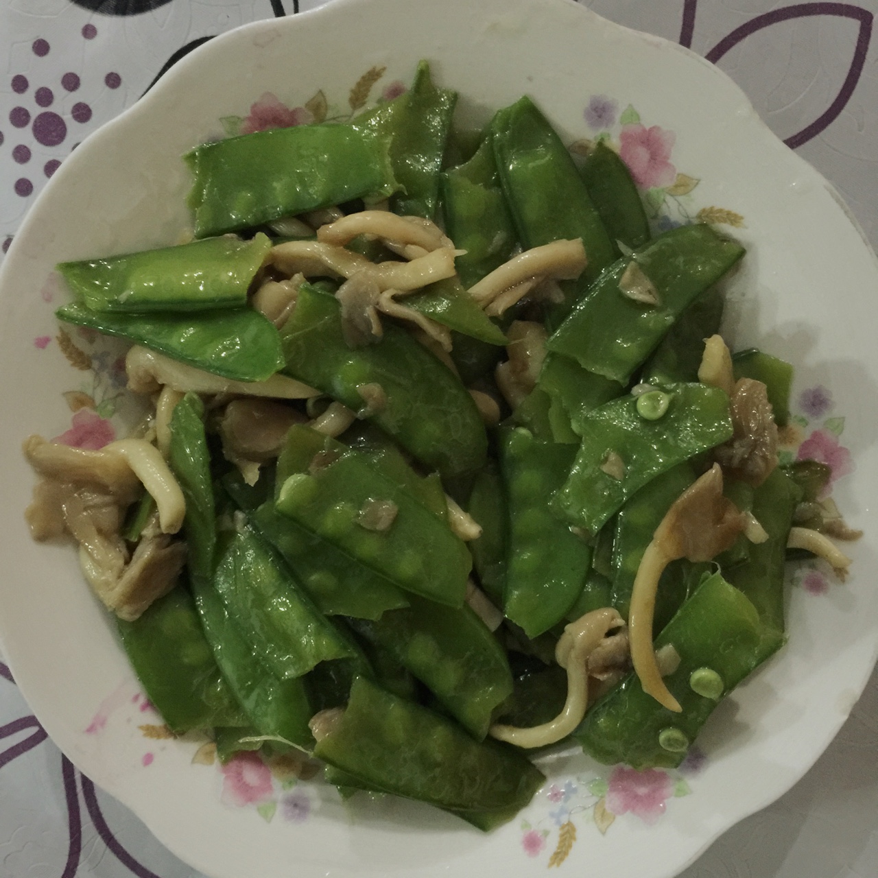荷兰豆炒蘑菇