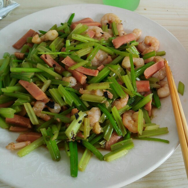 芹菜虾仁火腿