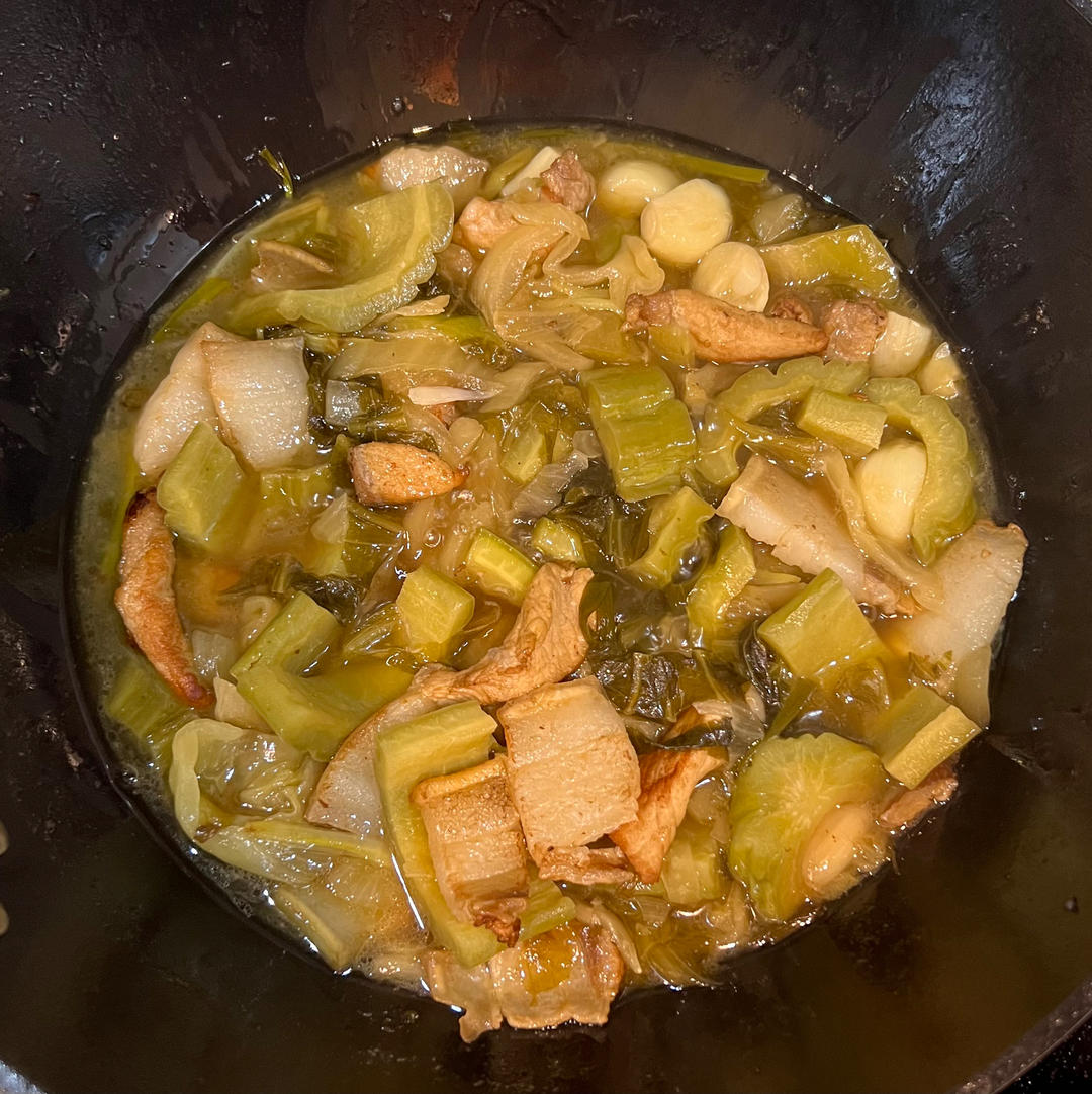 苦瓜酸菜五花肉煲