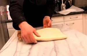 怎样制作酥皮面饼 Pâte Feuilletée的做法 步骤8