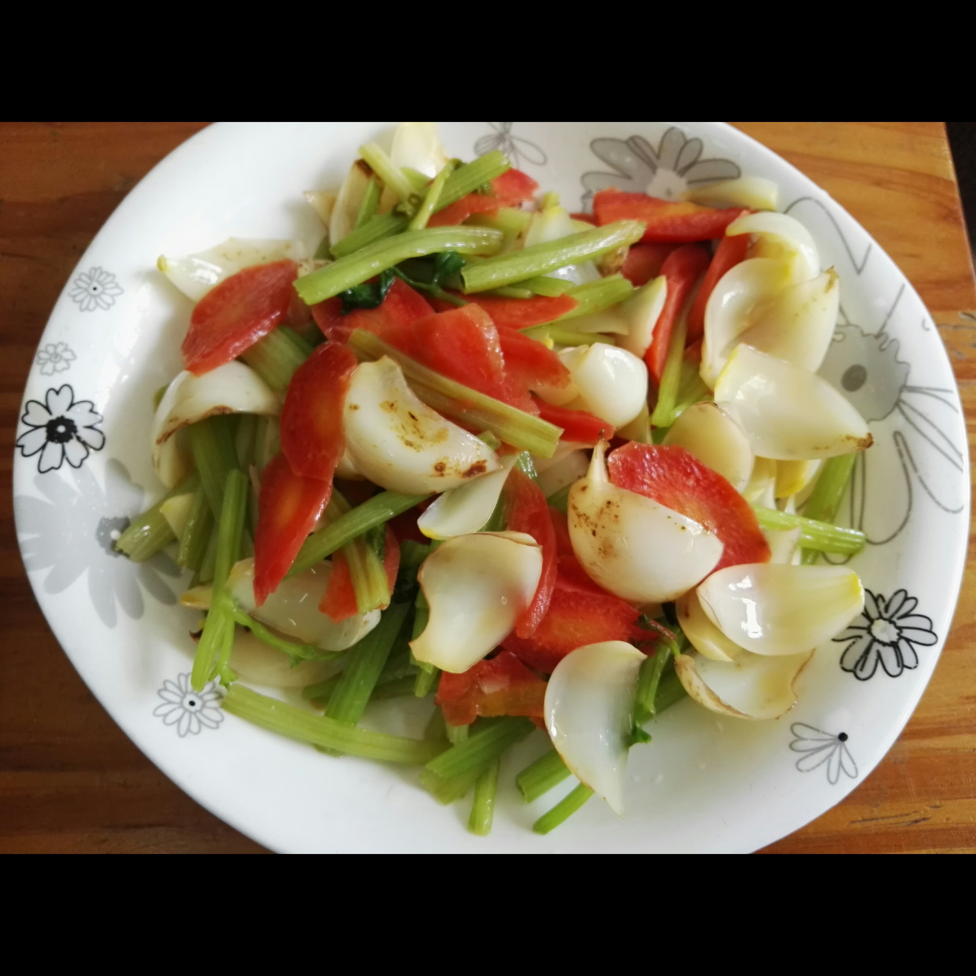 清爽亮眼，看看都饱了丨三色百合、罗勒番茄豆腐汤 · 圆满素食