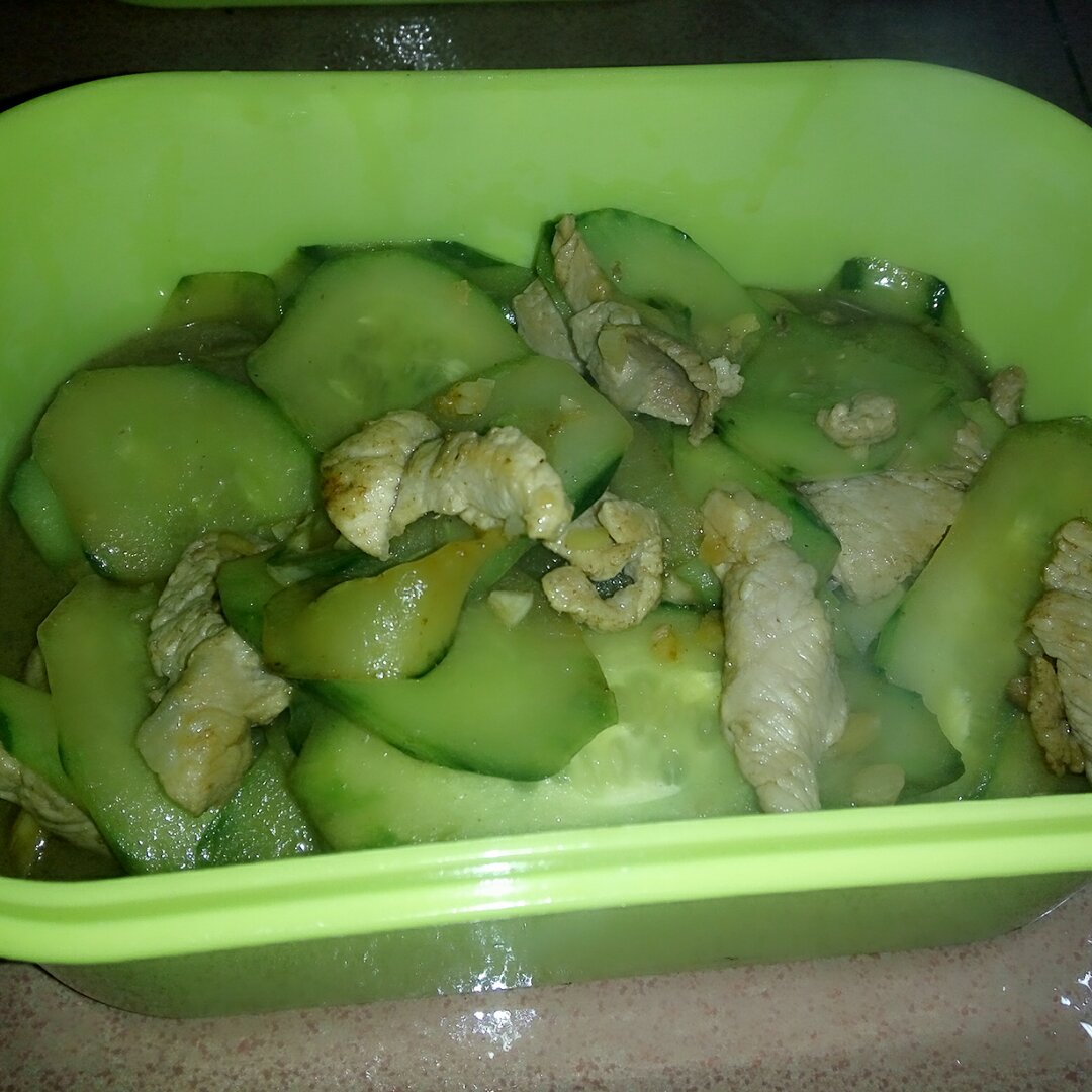 黄瓜炒肉卷
