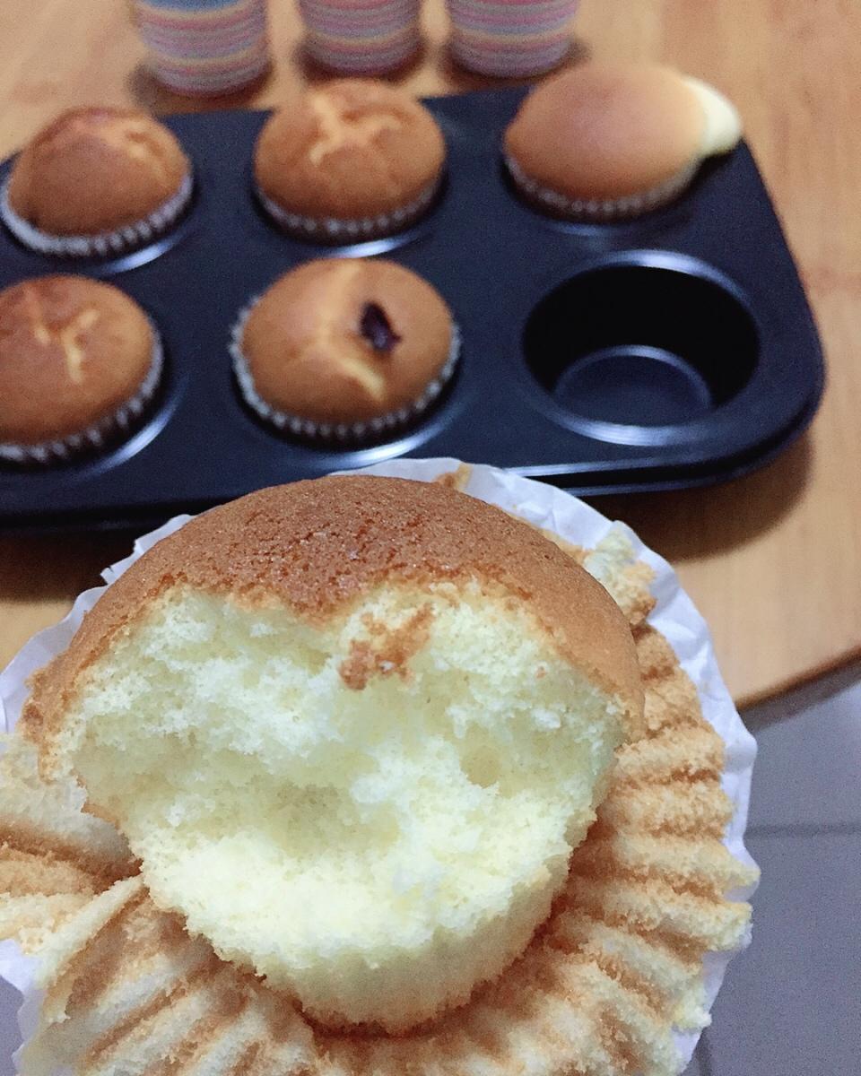 全蛋法打发原味海绵杯子蛋糕