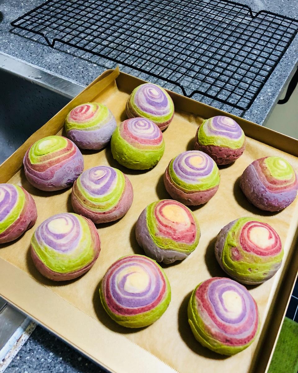 彩虹蛋黄酥（独角兽蛋黄酥）