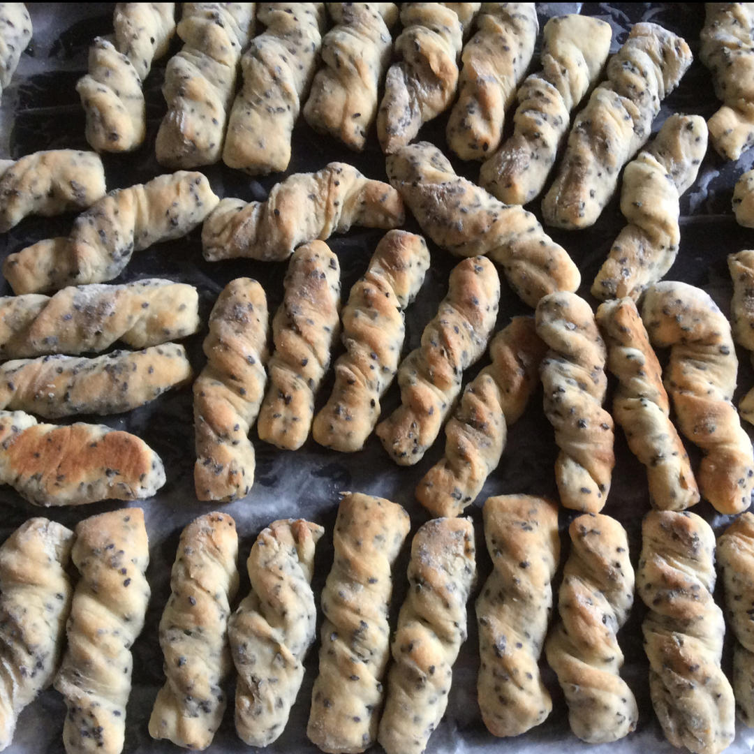 多余打发奶油的用法：香脆芝麻饼干
