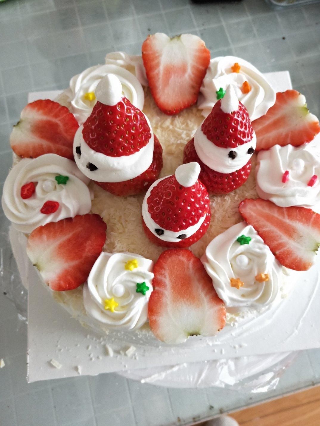 手机用户5431_o9a5做的草莓圣诞雪人蛋糕