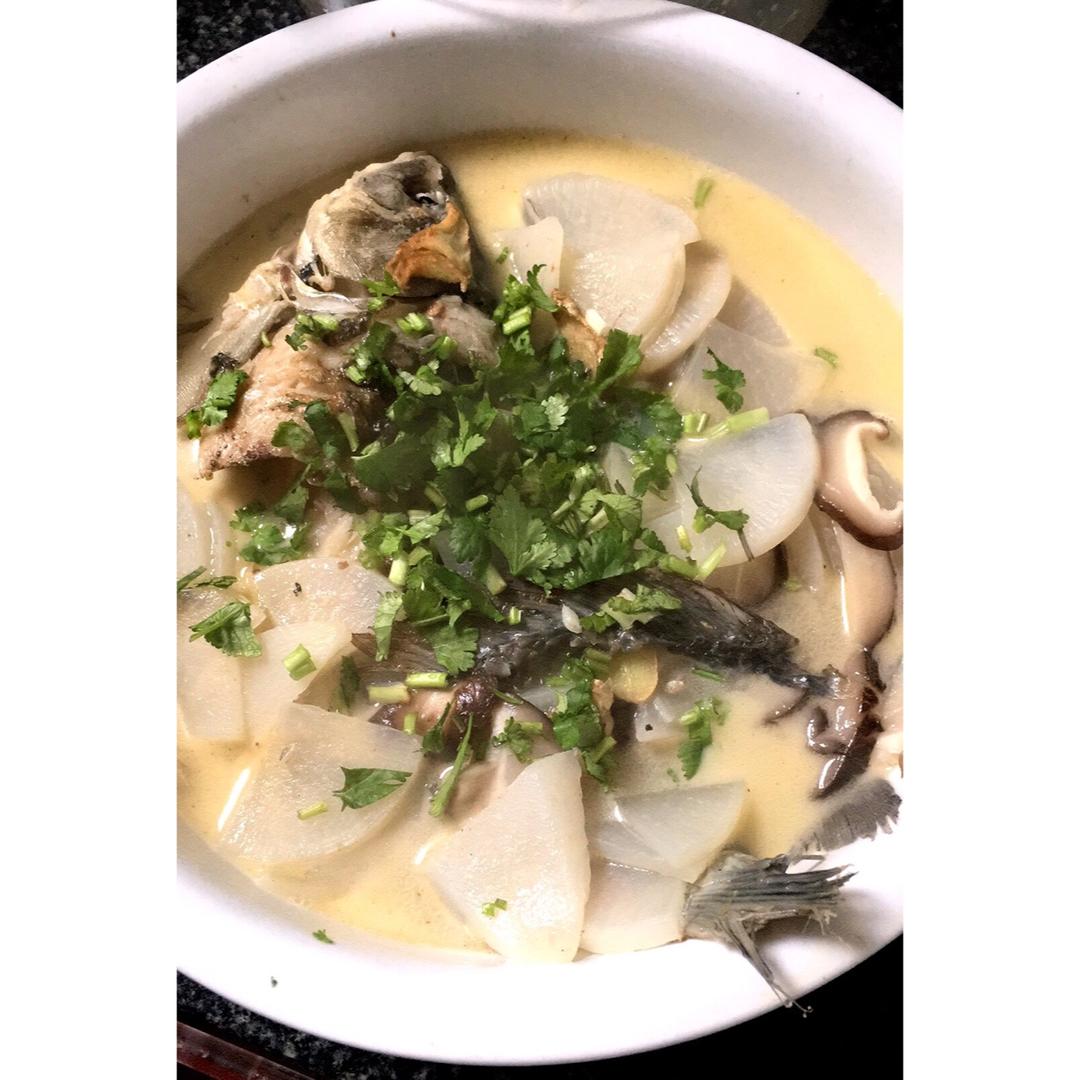 萝卜丝鲫鱼汤