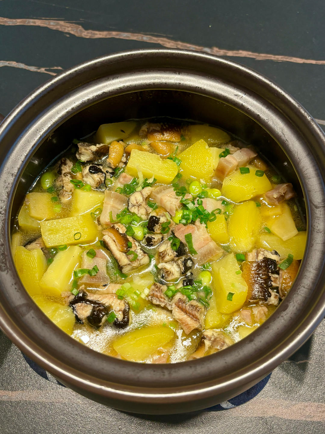 咸肉土豆焖鳝筒