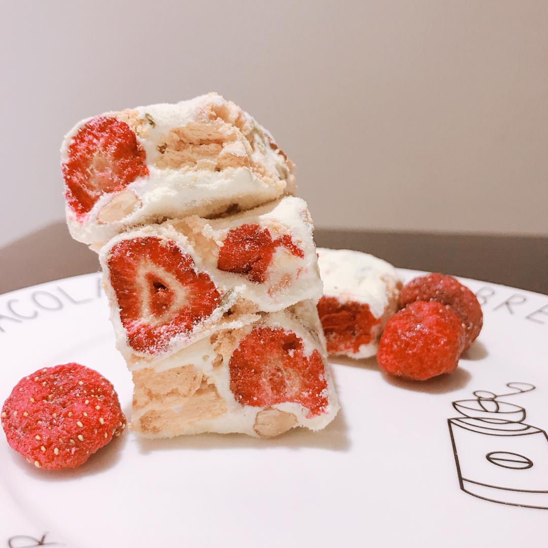 茉小茉yy做的网红草莓雪花酥