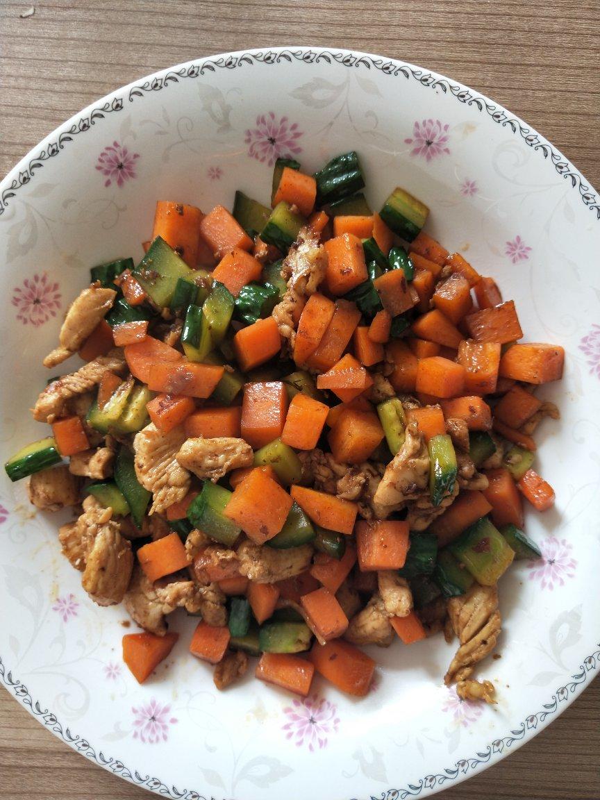 胡萝卜黄瓜鸡胸肉