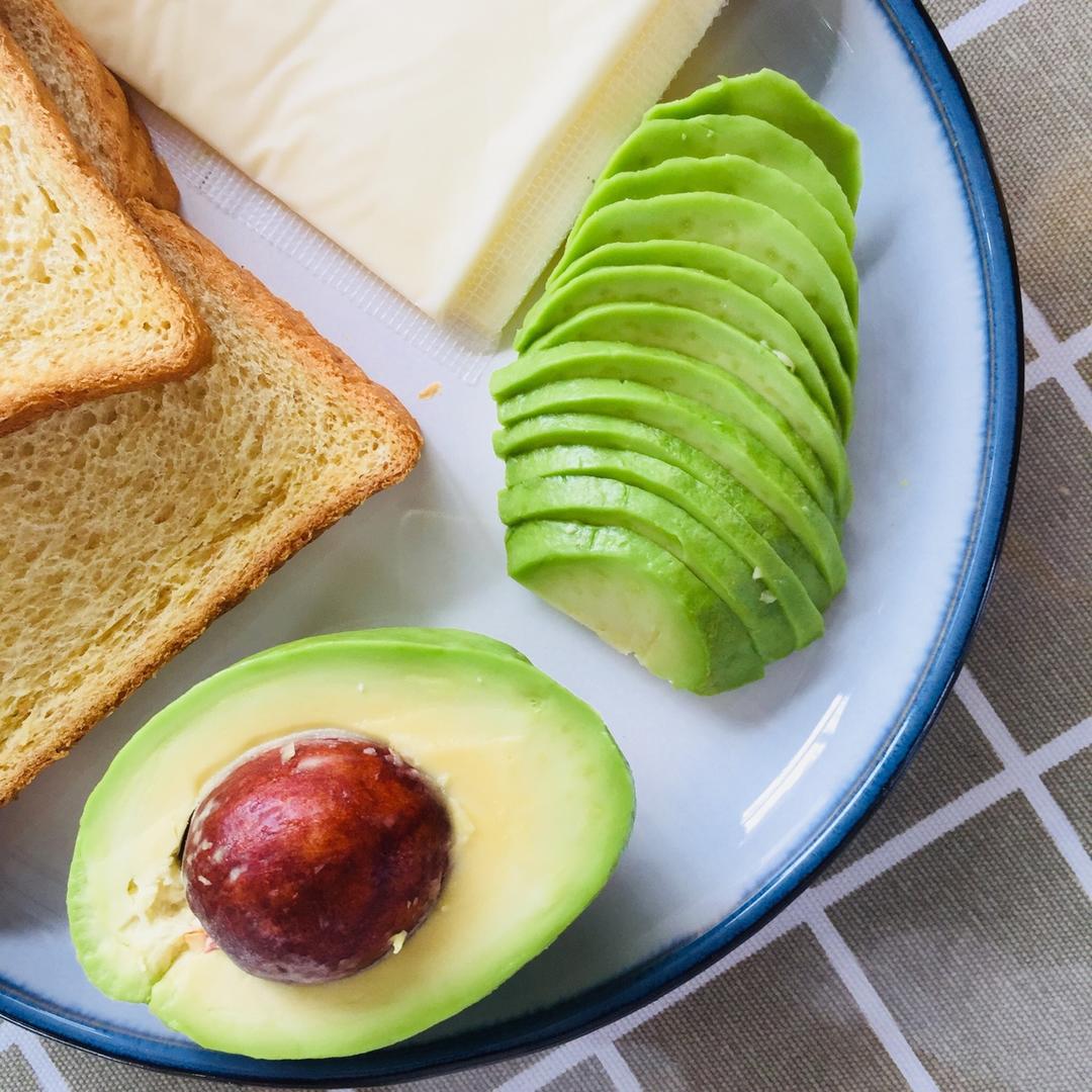 薯片牛油果大虾沙拉