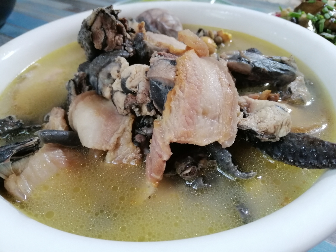 云南本地人人人都会的一道菜：土鸡汤的做法